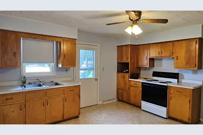 9 N Randolph Street, Princeton, IL 61356 - Photo 4
