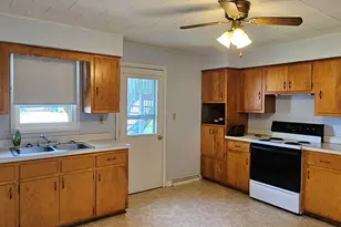9 N Randolph St, Princeton, IL 61356 - Photo 4