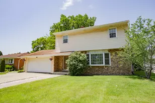 722 N Mavis Ln, Addison, IL 60101 - Photo 1