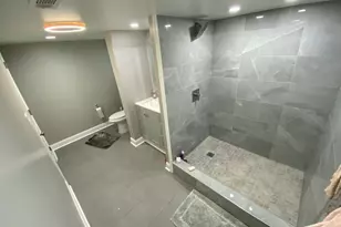 8136 S Luella Ave, Chicago, IL 60617 - Photo 18