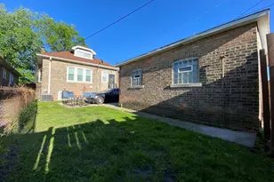 8136 S Luella Ave, Chicago, IL 60617 - Photo 24