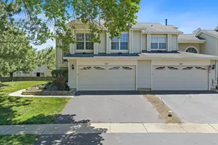 621 Newbury Ln, Schaumburg, IL 60173 - Photo 2
