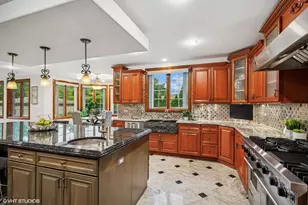 3832 W Chase Ave, Lincolnwood, IL 60712 - Photo 8