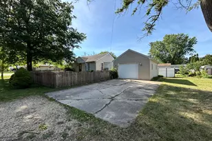 438 E Warren St, Rockton, IL 61072 - Photo 8
