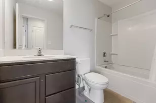 911 Charlton Ln, Naperville, IL 60563 - Photo 20