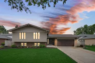 1629 Claremont Dr, Darien, IL 60561 - Photo 2