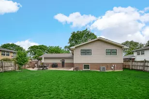 1629 Claremont Dr, Darien, IL 60561 - Photo 26