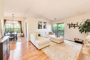 306 Carriage Way, Bloomingdale, IL 60108 - Photo 4