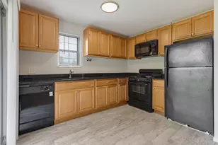 106 Gant Cir, Streamwood, IL 60107 - Photo 6