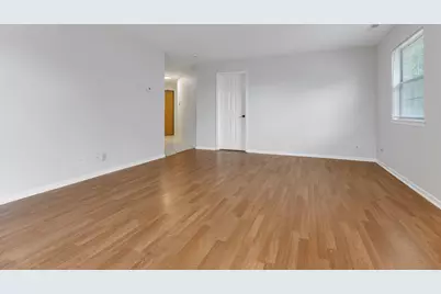 106 Gant Circle #H, Streamwood, IL 60107 - Photo 2