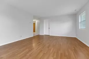 106 Gant Cir, Streamwood, IL 60107 - Photo 2