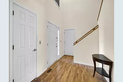9 Redwood Court, Streamwood, IL 60107 - Photo 4