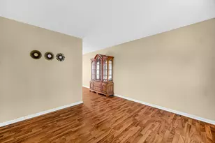 9 Redwood Ct, Streamwood, IL 60107 - Photo 6