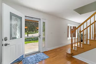 1439 Blackhawk Dr, Schaumburg, IL 60193 - Photo 4