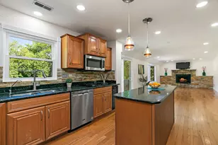 1439 Blackhawk Dr, Schaumburg, IL 60193 - Photo 12