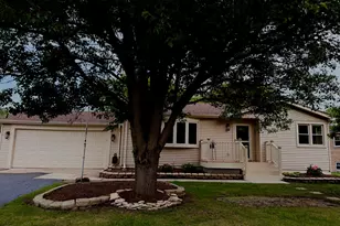 5640 W 84th St, Burbank, IL 60459 - Photo 2