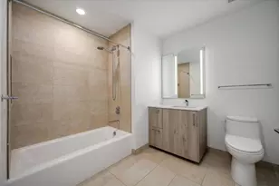 211 N Harbor Dr, Chicago, IL 60601 - Photo 26