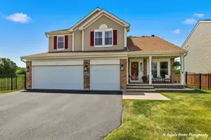 31375 N Pineview Blvd, Lakemoor, IL 60051 - Photo 1