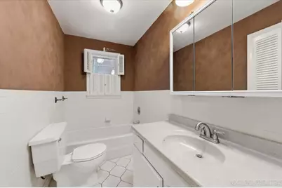697 N Ohio Street, Aurora, IL 60505 - Photo 18