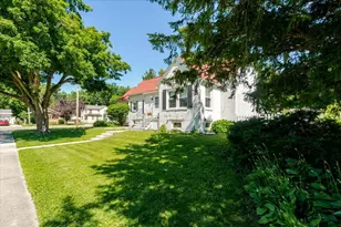 2 Dawes Pl, Bloomington, IL 61701 - Photo 2