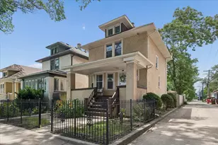 913 Highland Ave, Oak Park, IL 60304 - Photo 1