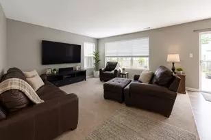 190 Norfolk Ln, Pingree Grove, IL 60140 - Photo 4