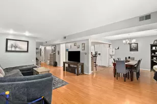 5214 Galitz St, Skokie, IL 60077 - Photo 6