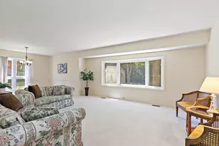 1150 Glen Ln, Hoffman Estates, IL 60169 - Photo 4
