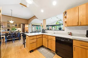 130 Surrey Ln, Burr Ridge, IL 60527 - Photo 16