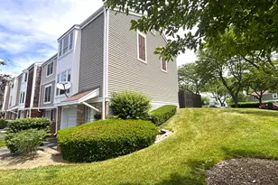 1863 Williamsburg Dr, Hoffman Estates, IL 60169 - Photo 2