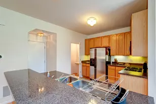 1916 Cobblestone Dr, Carpentersville, IL 60110 - Photo 4