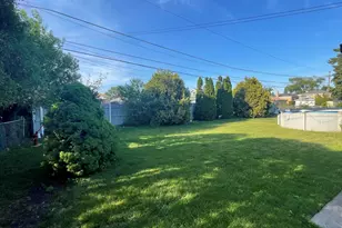 5620 W 83rd St, Burbank, IL 60459 - Photo 2