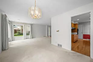 1114 E Dogwood Ln, Mount Prospect, IL 60056 - Photo 6