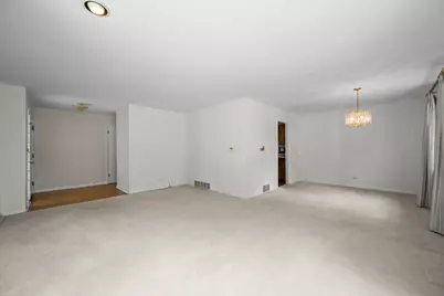 1114 E Dogwood Lane, Mount Prospect, IL 60056 - Photo 4