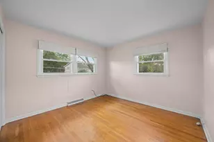 1114 E Dogwood Ln, Mount Prospect, IL 60056 - Photo 12