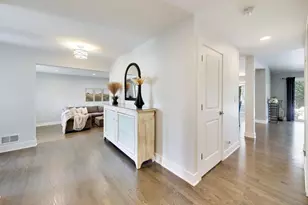 1052 Rolling Pass, Glenview, IL 60025 - Photo 2