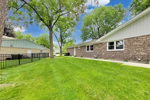 1052 Rolling Pass, Glenview, IL 60025 - Photo 22