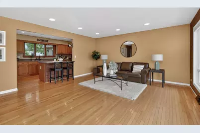 700 E Turner Avenue, Roselle, IL 60172 - Photo 4