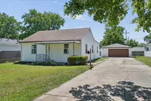 1805 Kelly Ave, Crest Hill, IL 60403 - Photo 2