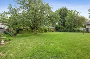 1535 Easy St, Elgin, IL 60123 - Photo 30