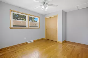 9607 S Sacramento Ave, Evergreen Park, IL 60805 - Photo 12