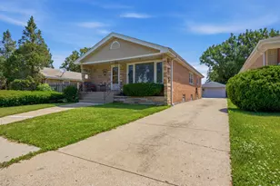 9607 S Sacramento Ave, Evergreen Park, IL 60805 - Photo 2