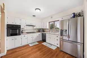 908 S Briggs St, Joliet, IL 60433 - Photo 8