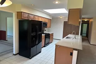 214 S Walnut Ln, Schaumburg, IL 60193 - Photo 10