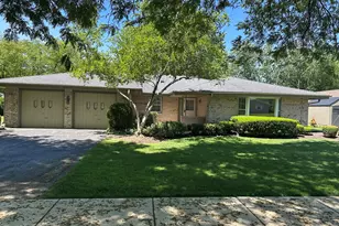214 S Walnut Ln, Schaumburg, IL 60193 - Photo 2