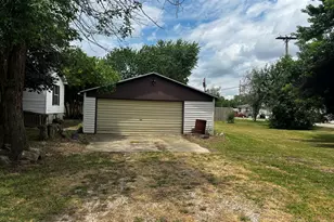 510 N Vermillion St, Paxton, IL 60957 - Photo 6