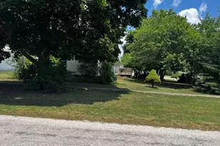 510 N Vermillion St, Paxton, IL 60957 - Photo 4