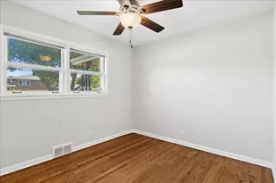 4219 Keeney St, Skokie, IL 60076 - Photo 12