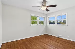 4219 Keeney St, Skokie, IL 60076 - Photo 10