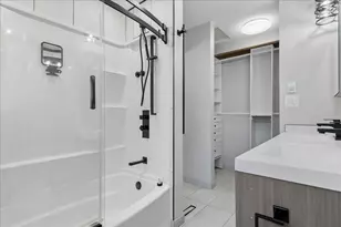 4219 Keeney St, Skokie, IL 60076 - Photo 8